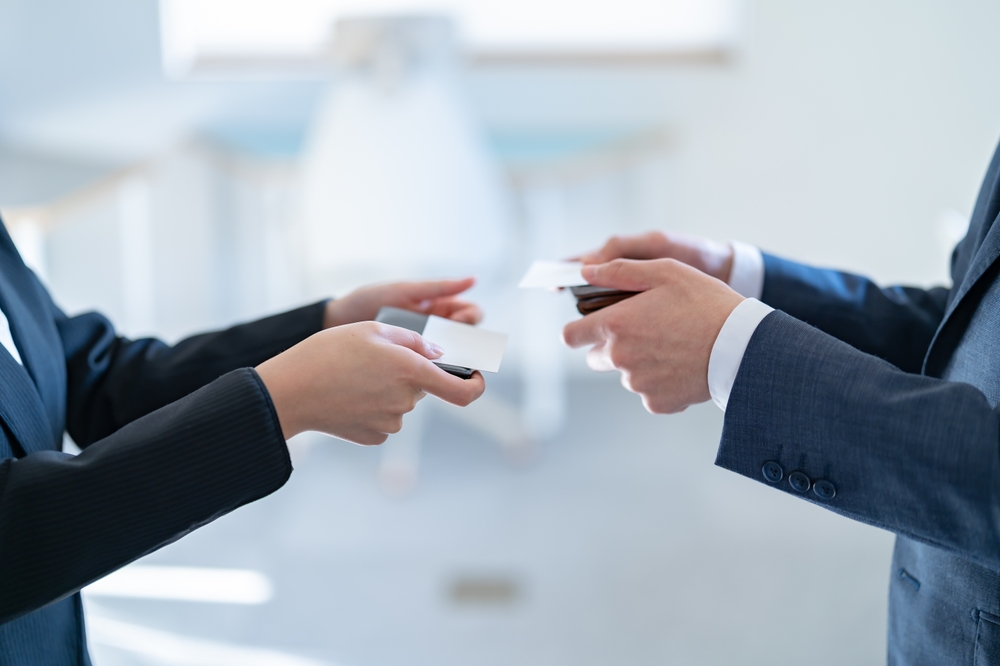 営業で名刺を活用！作成のポイントや交換の流れを解説