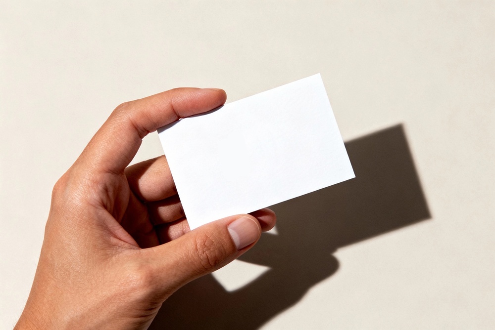 名刺の訂正シールは失礼？訂正OK・刷り直し必須の判断基準と正しい修正方法を解説